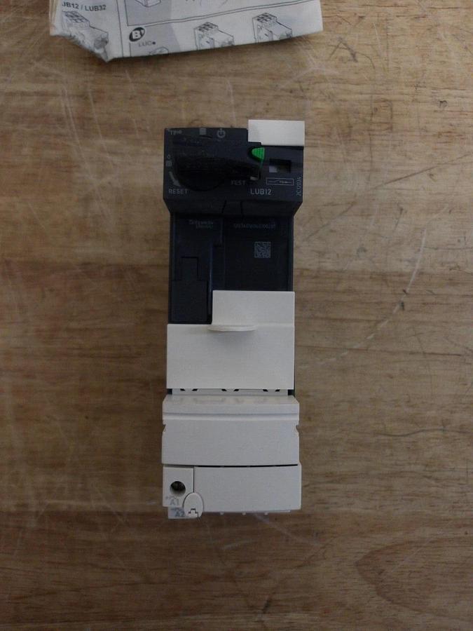 Used SCHNEIDER LUB12 POWER BASE UNIT 12 A, #319935G NEW