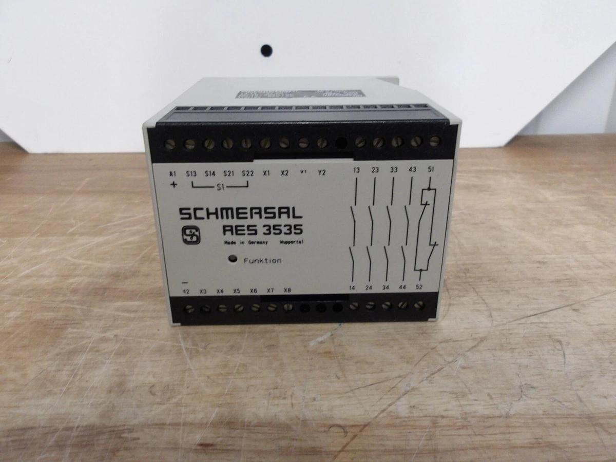 SCHMERSAL AES 3535 24 VDC SAFETY CONTROLLER, #3121140G NIB