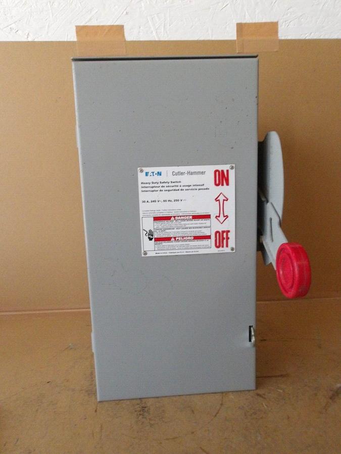 Used EATON CUTLER HAMMER 30 AMP SAFETY SWITCH DH221NRK, #620340G NEW