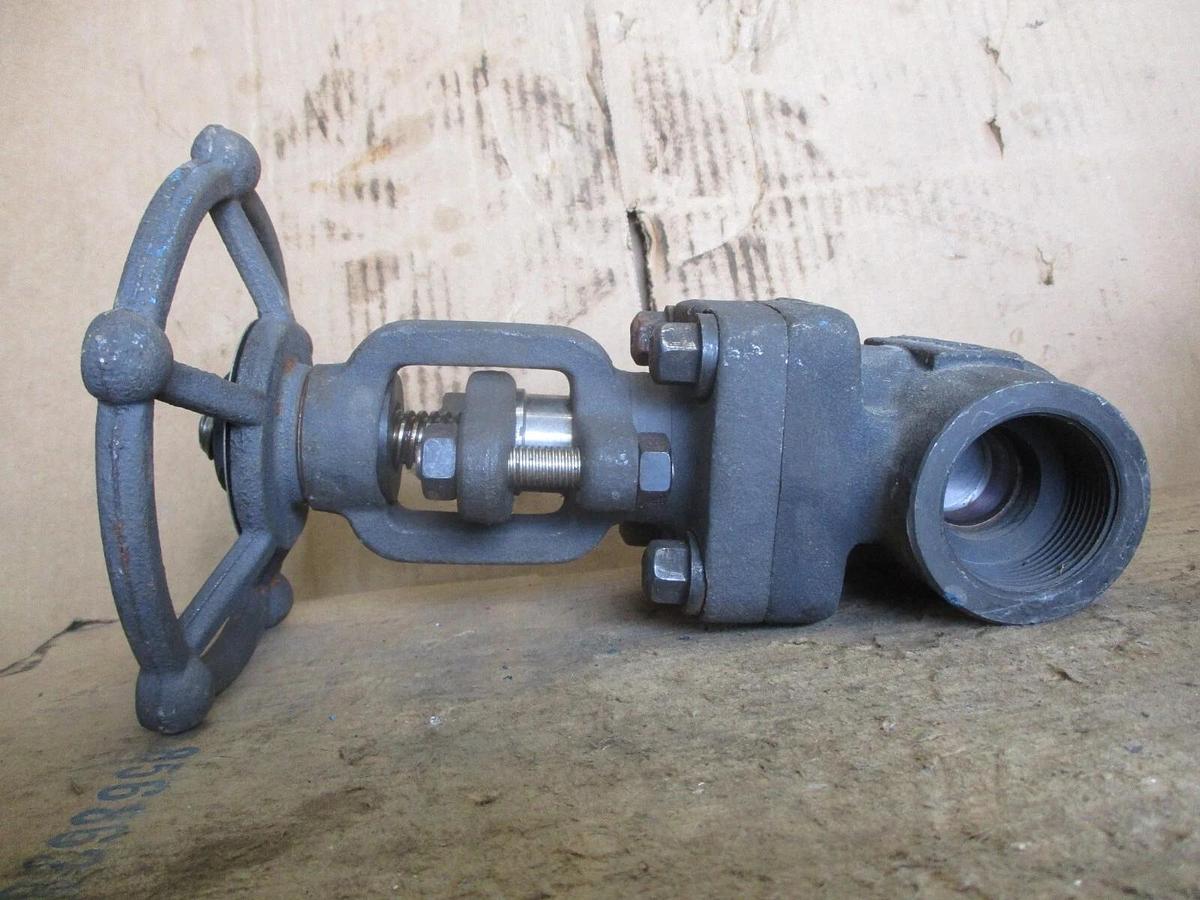 Used WARREN 1-1/4" IRON GATE VALVE (THREADED), #78107J NEW