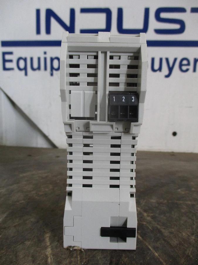 Used ALLEN BRADLEY STRATIX 2000 UNMANAGED ETHERNET SWITCH 1783-US08T, #331206J USED