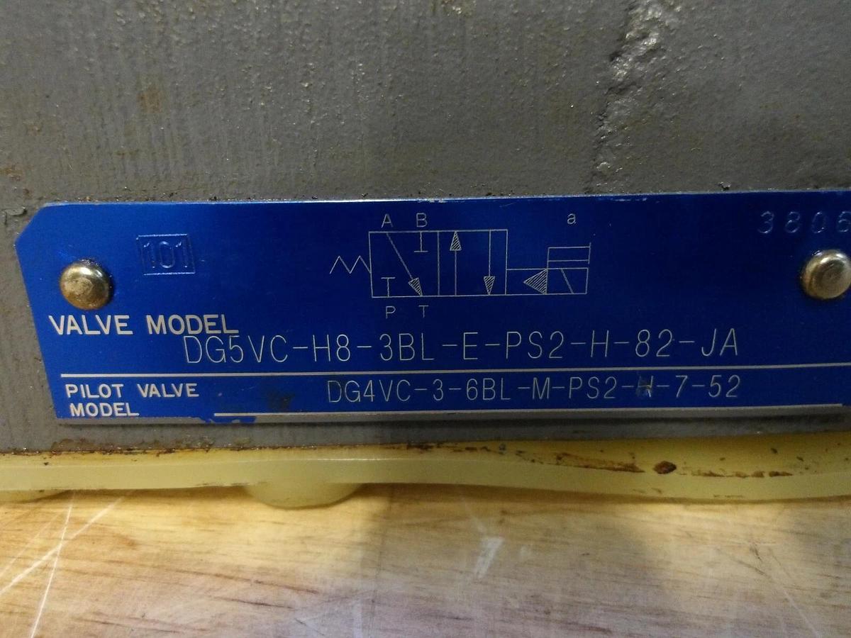 Used TOKIMEC DG5VC-H8-3BL-E-PS2-H-82-JA HYDRAULIC SOLENOID VALVE & BLOCK, #37918G NEW