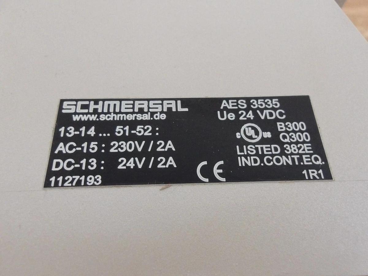 SCHMERSAL AES 3535 24 VDC SAFETY CONTROLLER, #3121140G NIB