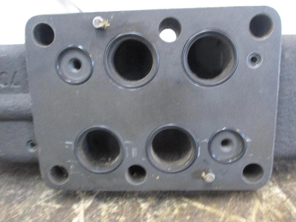 Used PARKER D81FSE01E4VXP010 PROPORTIONAL DIRECTIONAL VALVE, #828813J USED