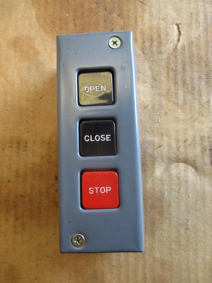 Used EASTERN MOTOR CONTROLS 73D5 OPEN/CLOSED/STOP SWITCH, #4181127J NEW