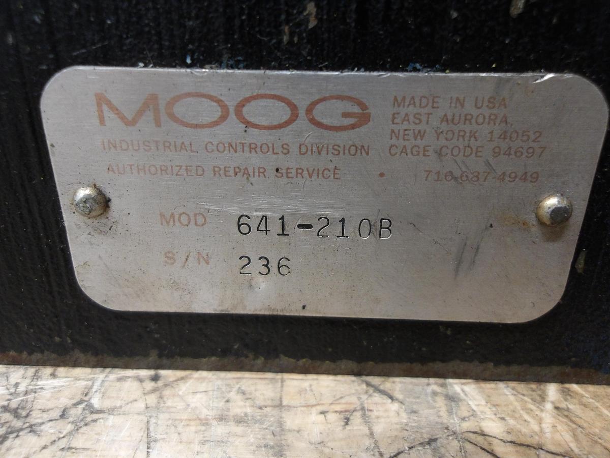 Used MOOG 641-210B SERVO VALVE, #911016G USED