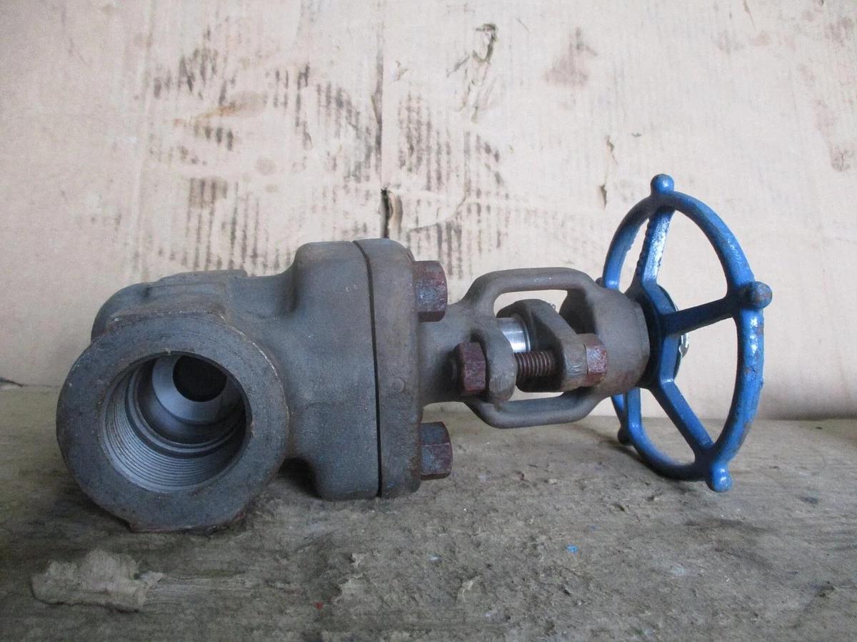 Used VELAN 1-1/4" STEEL GATE VALVE (THREADED) #78316J NEW