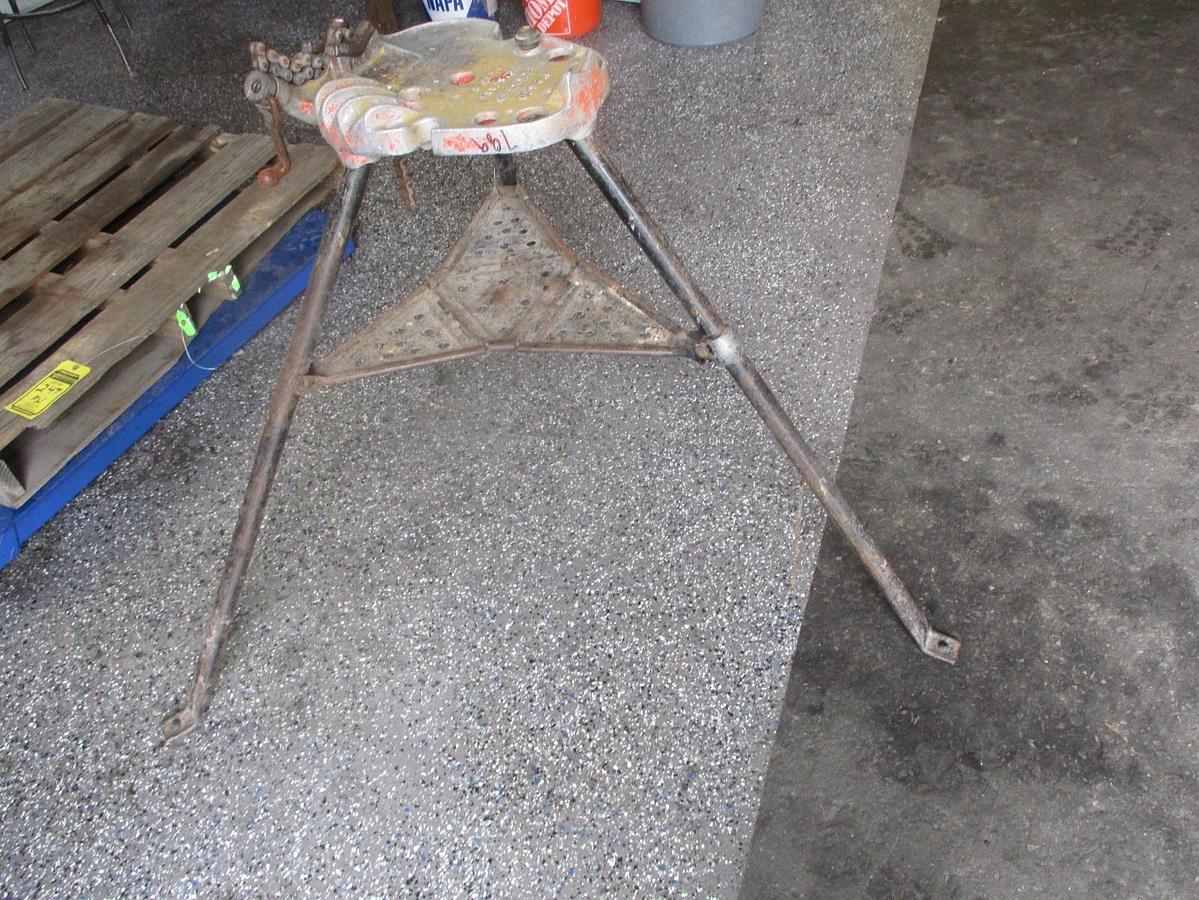 Used RIDGID NO. 450 TRISTAND 1/8" TO 5", #310138J USED