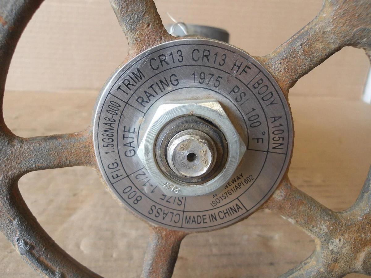 Used NEWAY 1-1/2" STEEL WCB GATE VALVE (THREADED) #722127G NEW