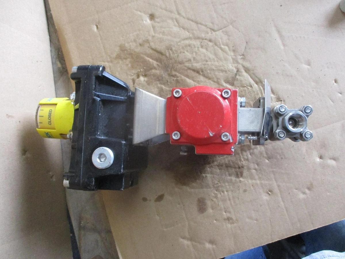 Used FLOW-TEK 1/2" STAINLESS CONTROL BALL VALVE W/ ACTUATOR, #68922J NEW