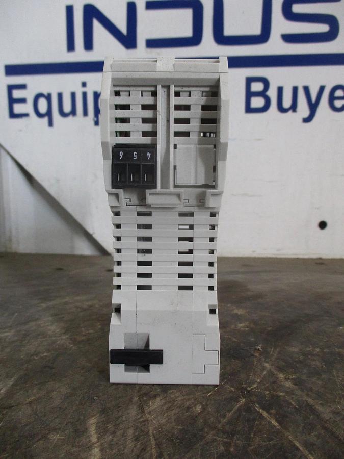 Used ALLEN BRADLEY STRATIX 2000 UNMANAGED ETHERNET SWITCH 1783-US08T, #331206J USED