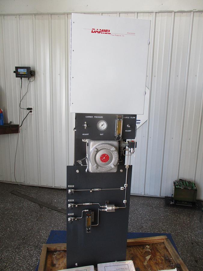 DANIEL M0N 2000 GAS CHROMATOGRAPH
