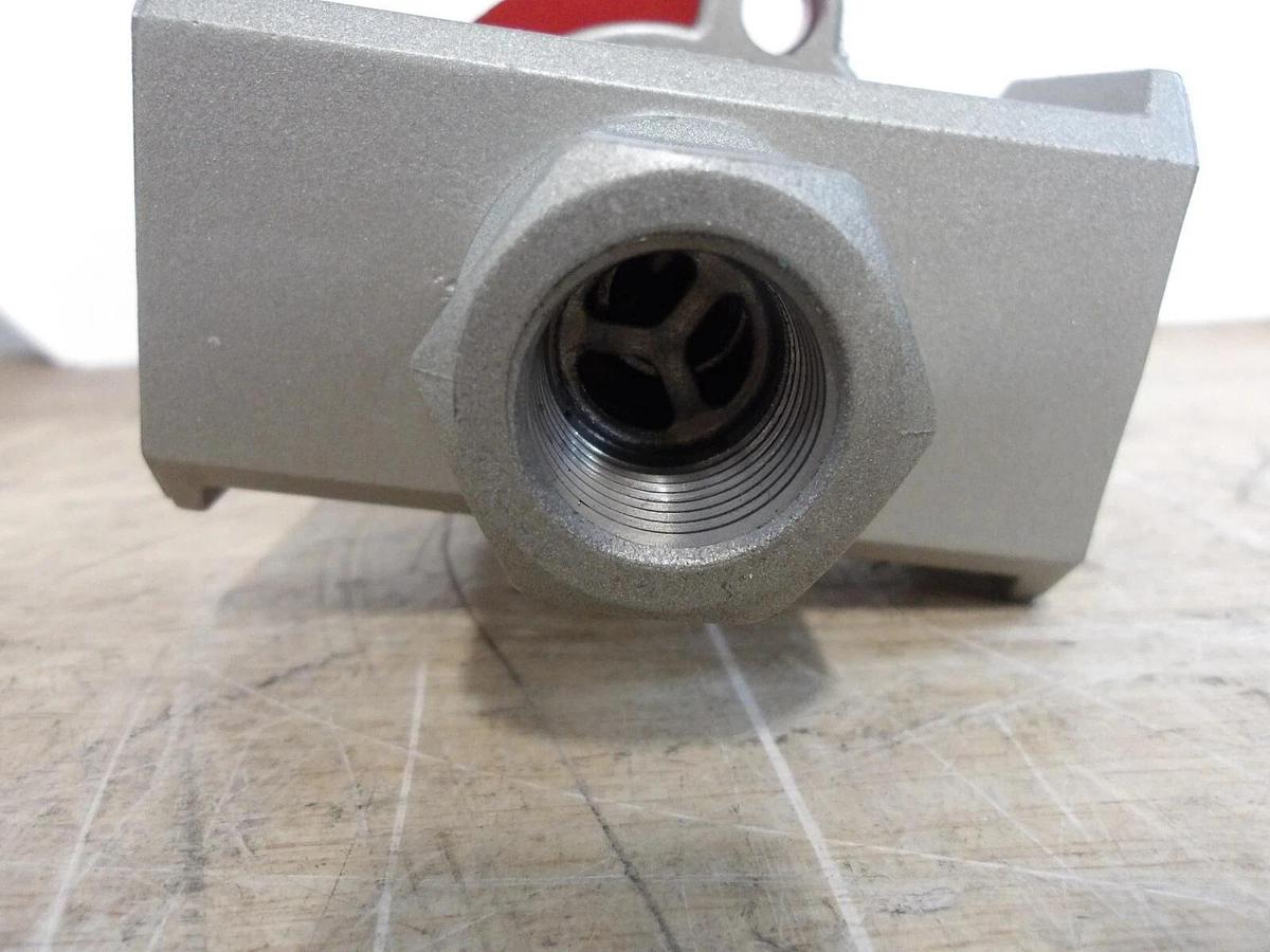 Used SMC VHS50-10-R SHUT OFF VALVE 1" X 1/2", #62900G NEW