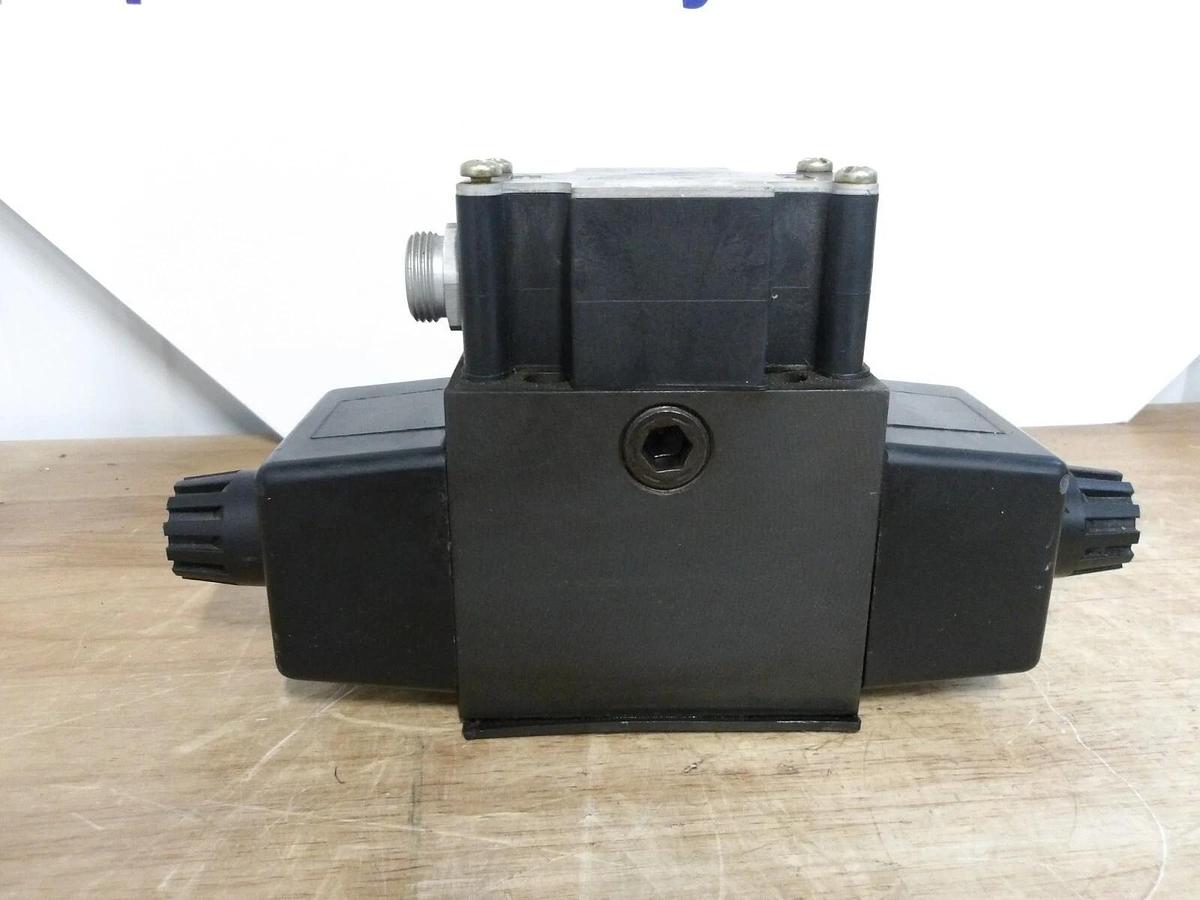 Used PARKER D3W1CNYC456 HYDRAULIC DIRECTIONAL VALVE #33247G NEW