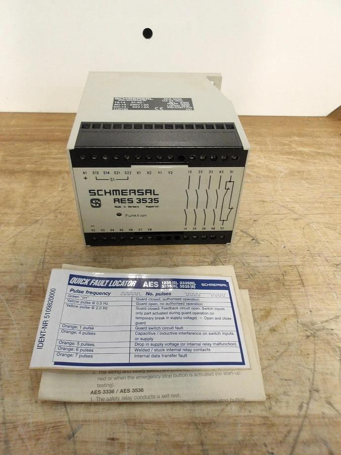 SCHMERSAL AES-3535 SAFETY CONTROLLER 24 VDC, #57158G NIB