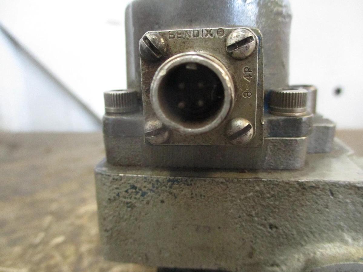 Used BENDIX 58V06-3A ELECTRO-HYDRAULIC SERVO VALVE, #8281016J USED