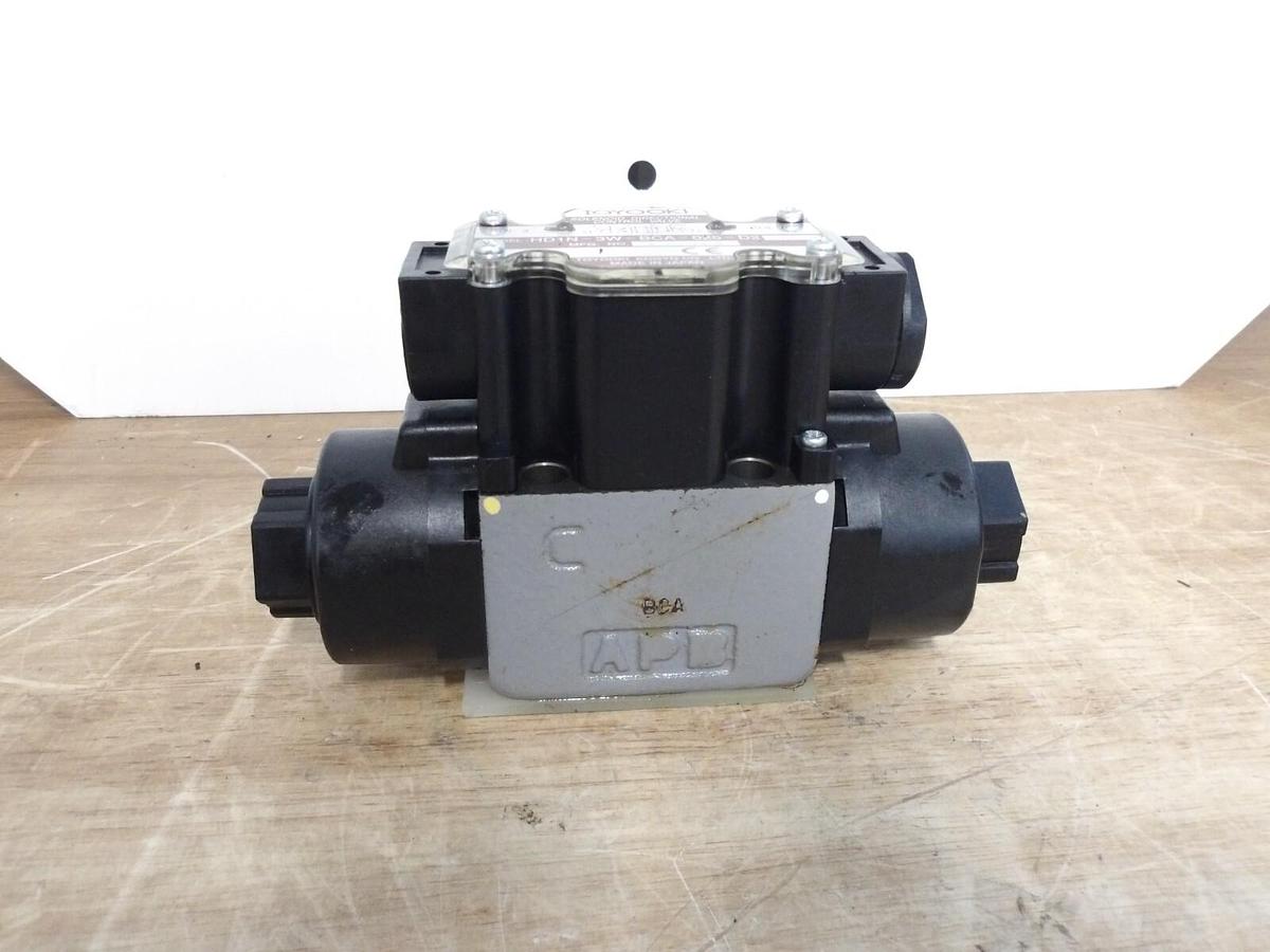 Used TOYOOKI HD1N-3W-BCA-025-D2 SOLENOID DIRECTIONAL VALVE, #228157G NEW