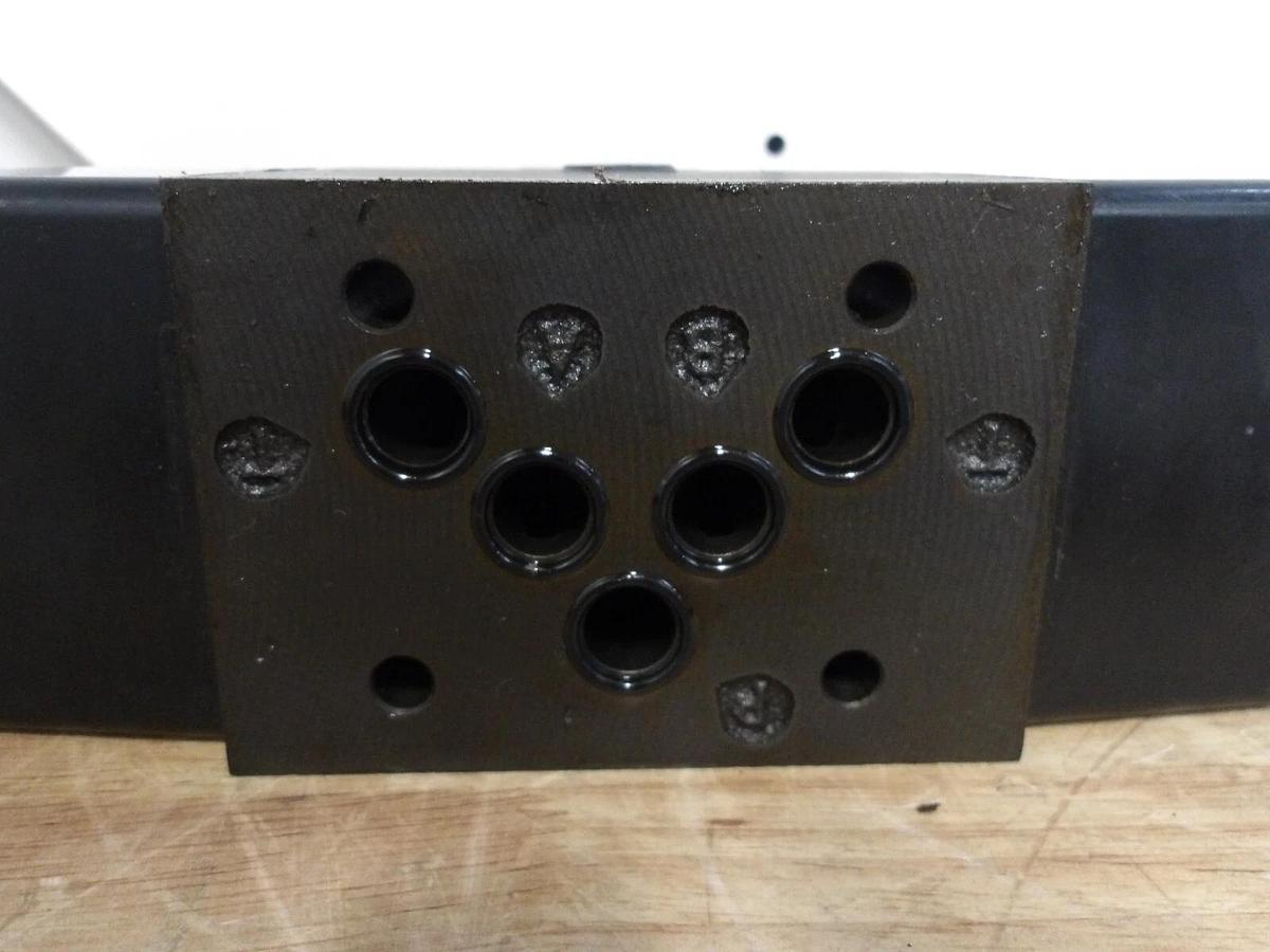 Used PARKER D3W1CNYC456 HYDRAULIC DIRECTIONAL VALVE #33247G NEW
