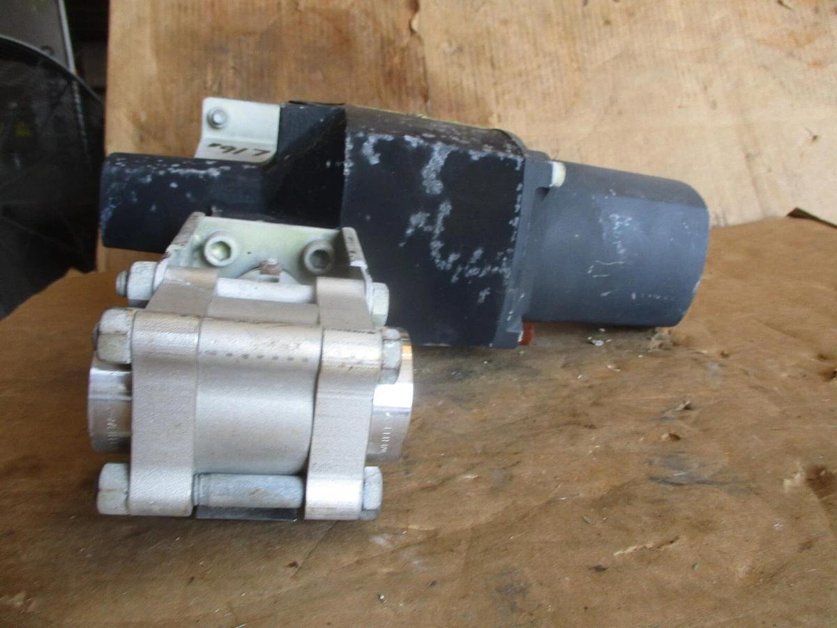 Used WHITEY 1" STAINLESS BALL CONTROL VALVE, #917306J NEW (WEATHERED)