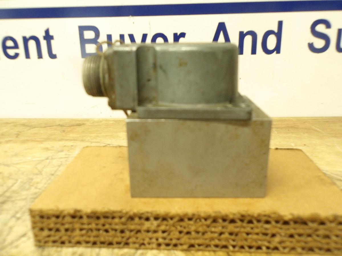 Used MOOG 77-519 SERVO VALVE, #831230G (PARTS ONLY)
