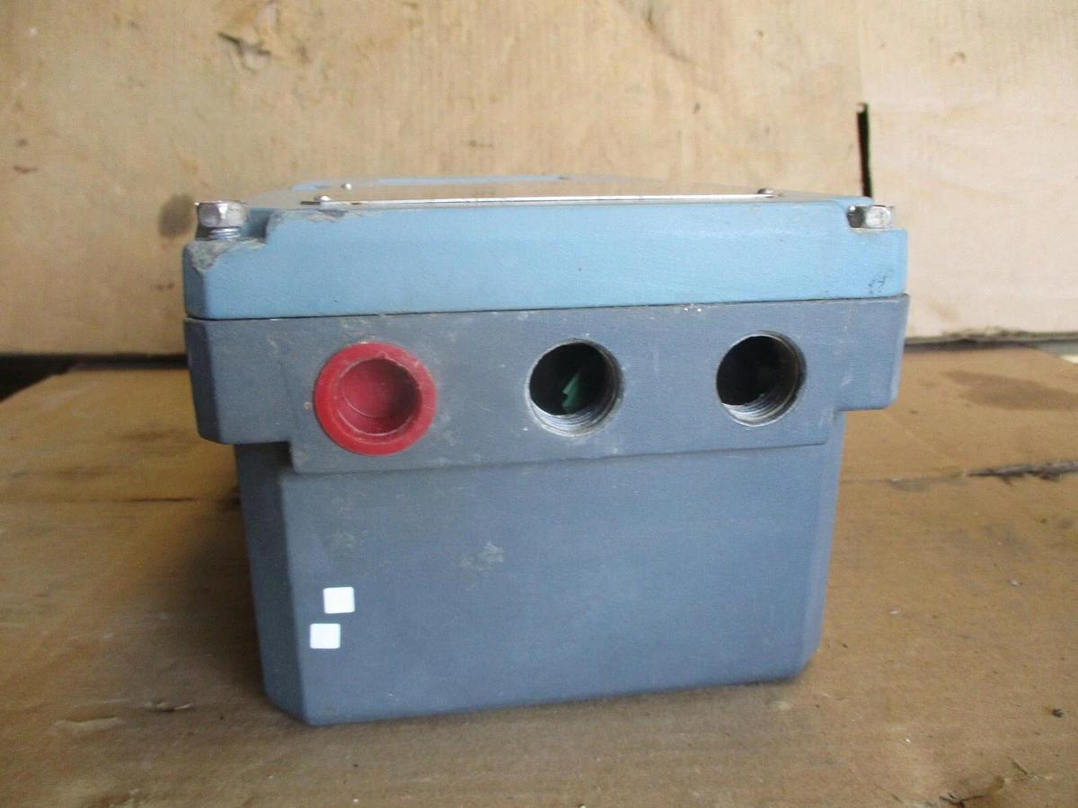 Used FOXBORO 8000-PA15-G MAGNETIC FLOW TRANSMITTER, #711016J USED