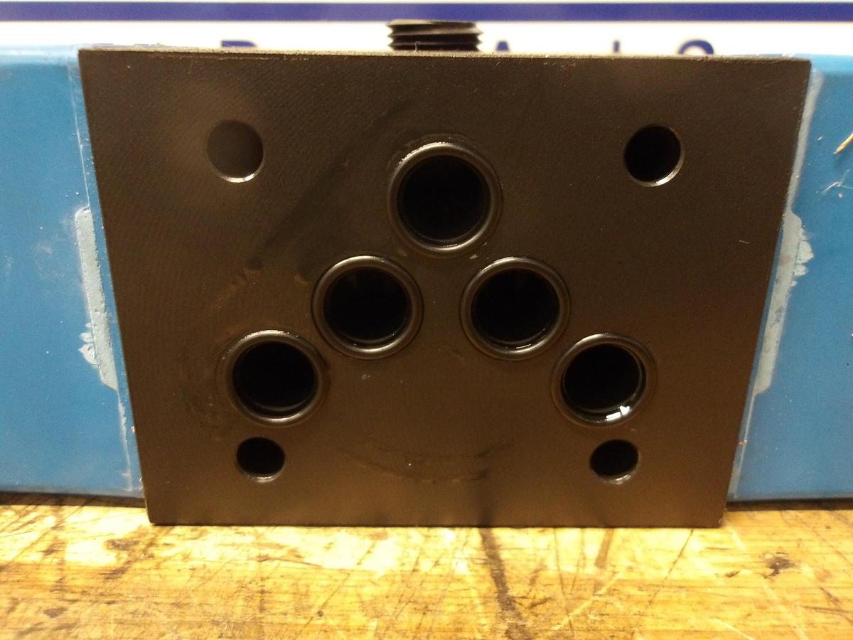 Used EATON VICKERS DG4S4-012N-U-H-61 HYDRAULIC PILOT VALVE