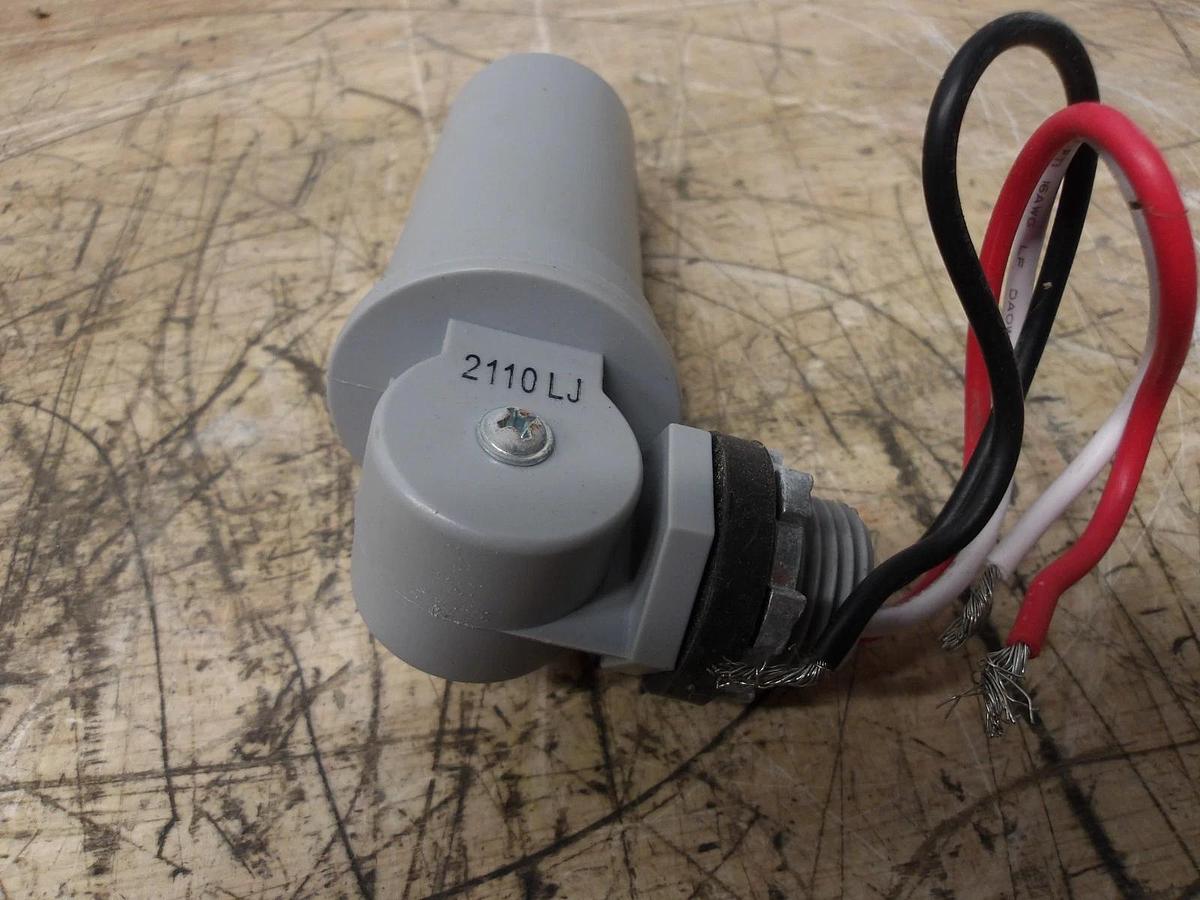 Used TORK 2022 PHOTO CONTROL 208-277 VAC (LOT OF 4) #36823G