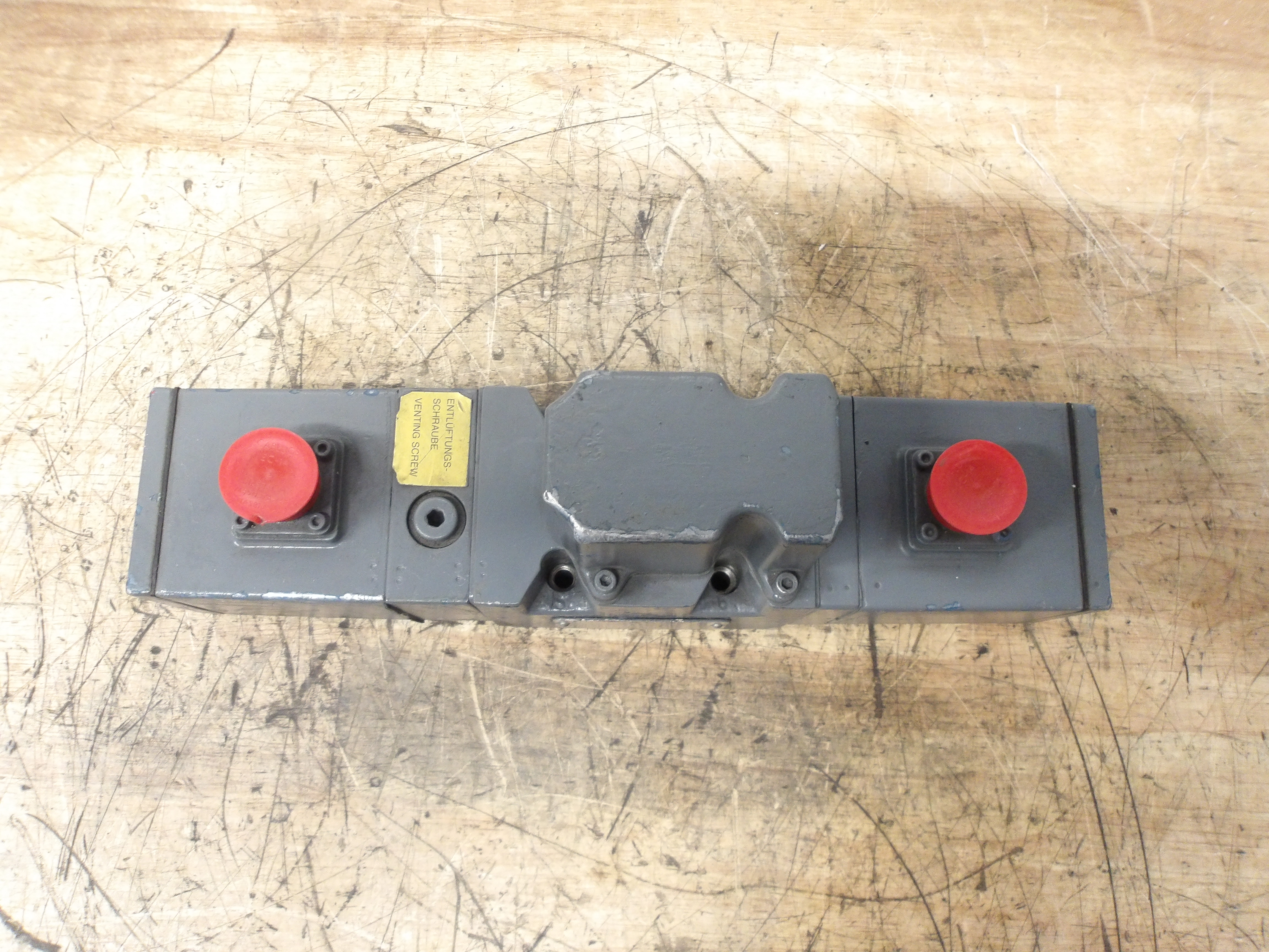 Used MOOG D651/471/P10FRM3CNFA SERVO PROPORTIONAL VALVE