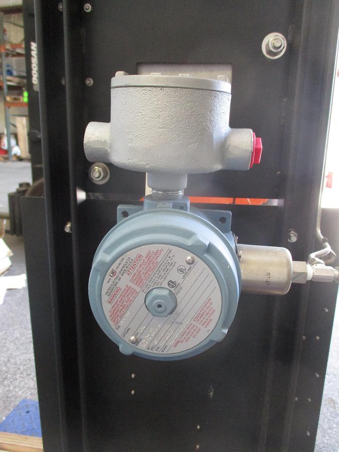 DANIEL M0N 2000 GAS CHROMATOGRAPH
