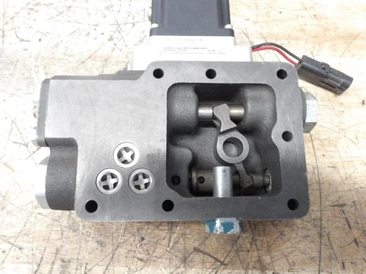Used SAUER SUNDSTRAND MCV101A1214 SERVO & CONTROL VALVE, #826251G USED