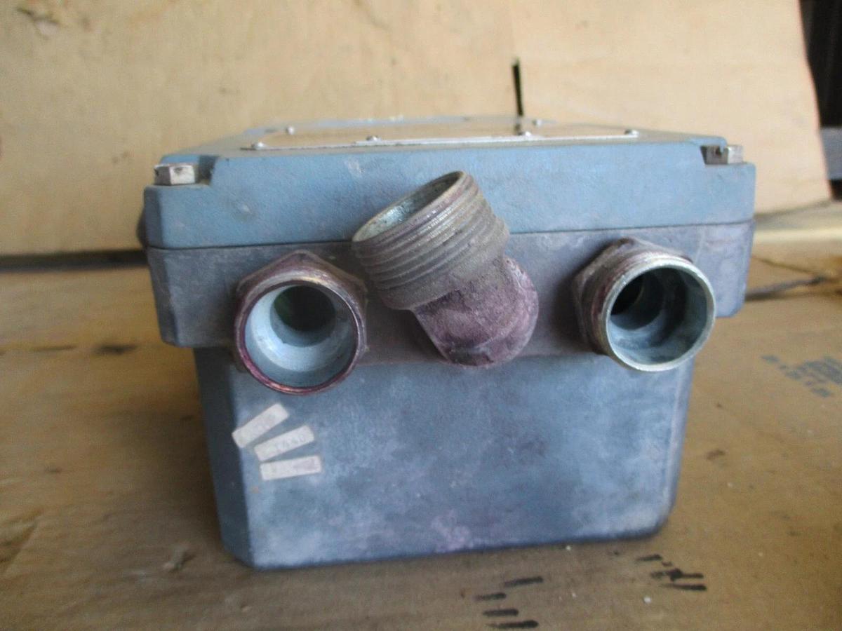 Used FOXBORO 8000-PA10-G MAGNETIC FLOW TRANSMITTER, #71244J USED