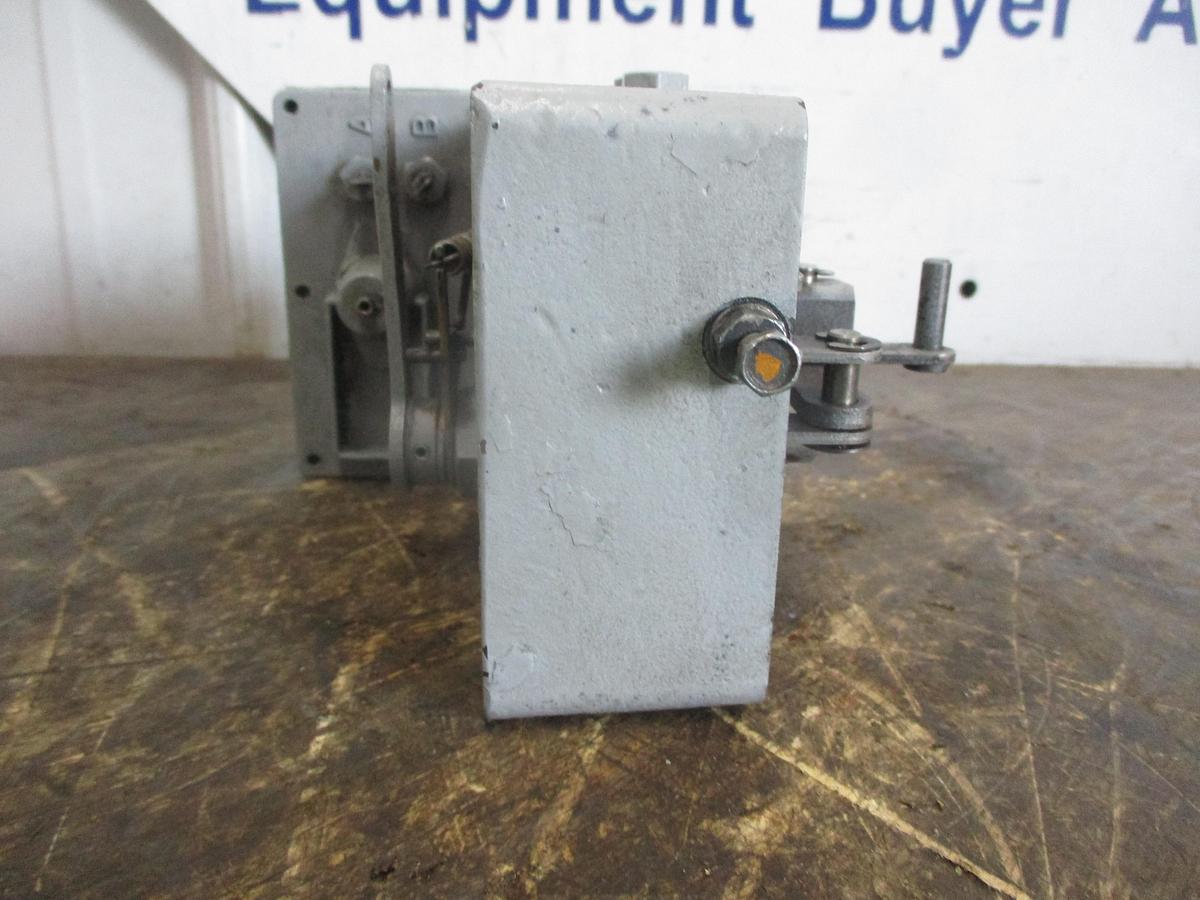 Used SAUER DANFOSS V7058A SERVO VALVE ASSEMBLY