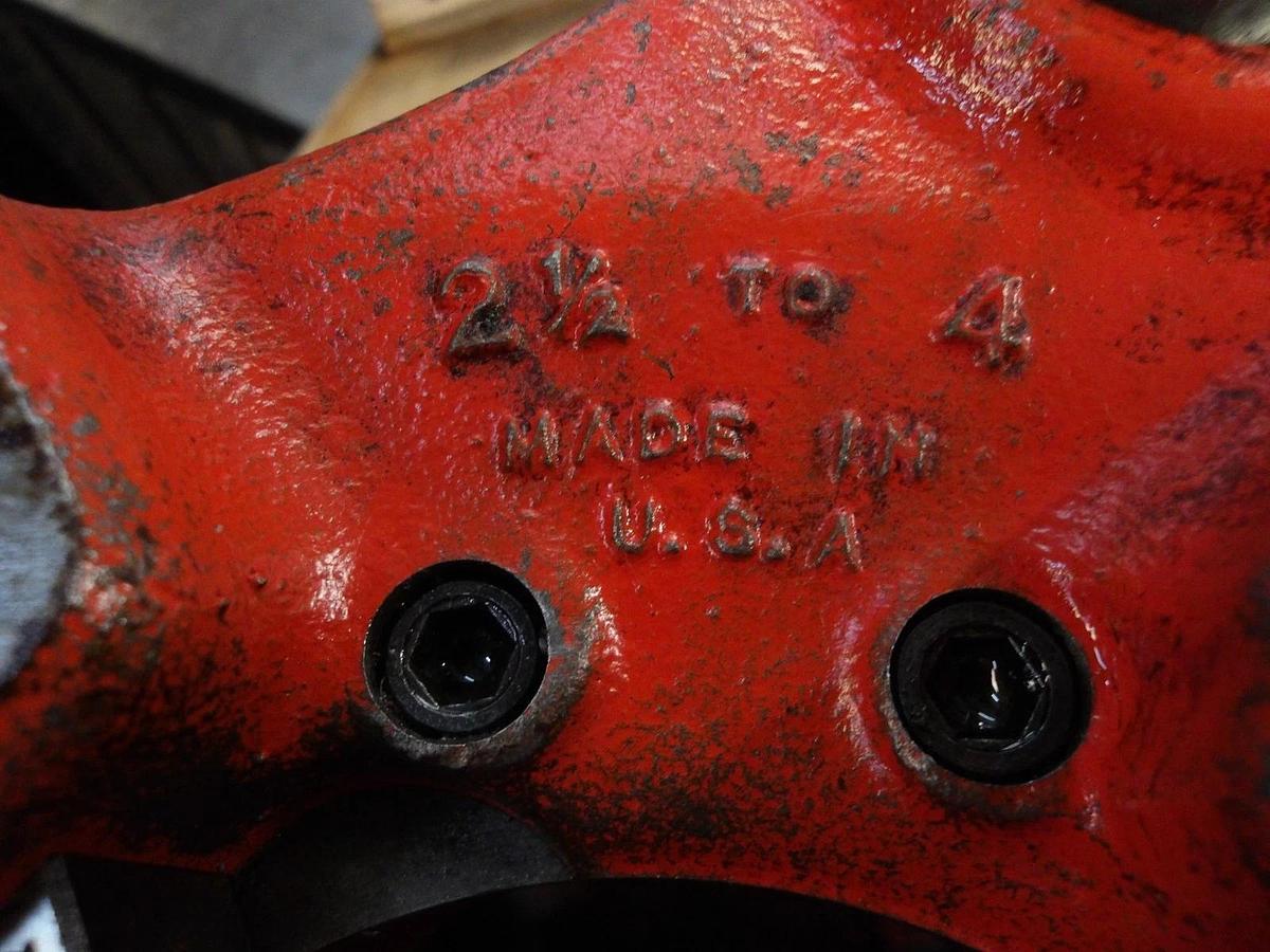 Used RIDGID 2-1/2" - 4" PIPE THREADER (NO TAG) #99133G USED
