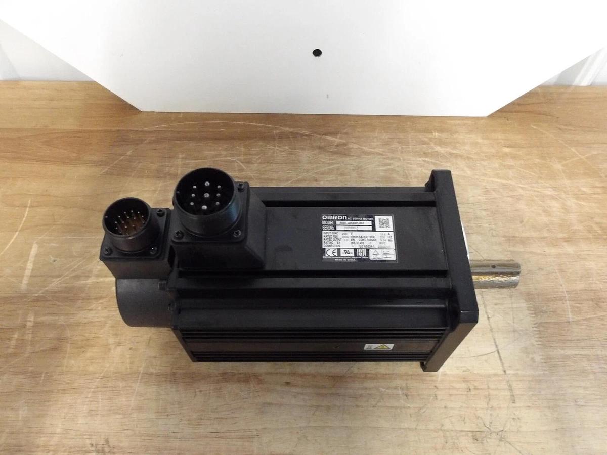 OMRON AC SERVO MOTOR R88M-G3K030T-BS2, #326219G NIB