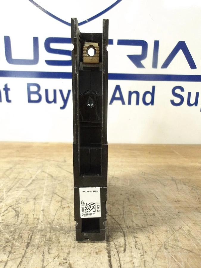 Used SIEMENS 25 AMP BREAKER 277/125 V (LOT OF 2) #77148G NEW