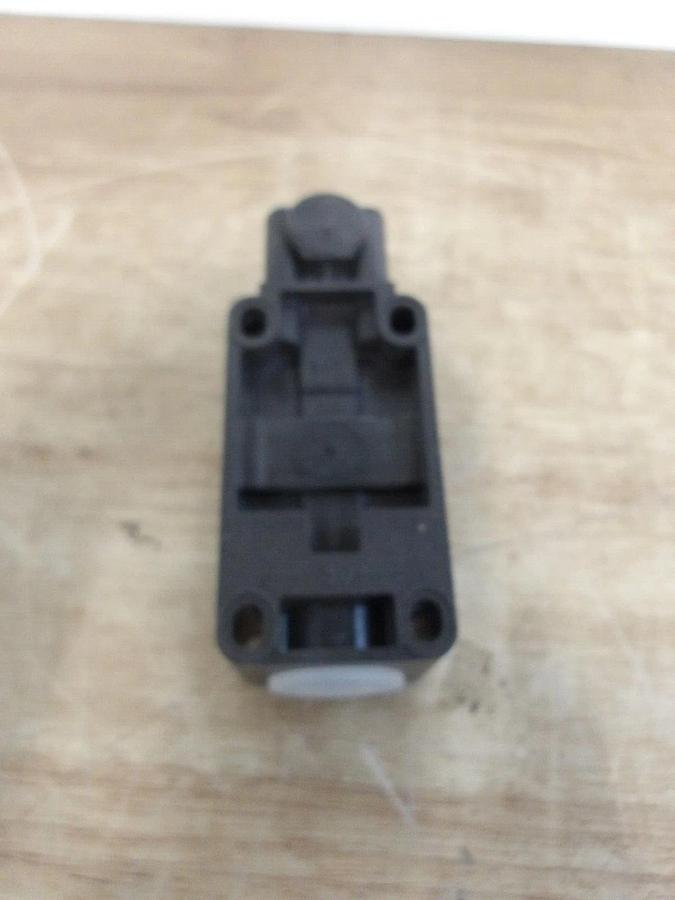 SCHMERSAL 101151762 LIMIT SWITCH Z4VH336-11Z-M20, #2261030G NIB