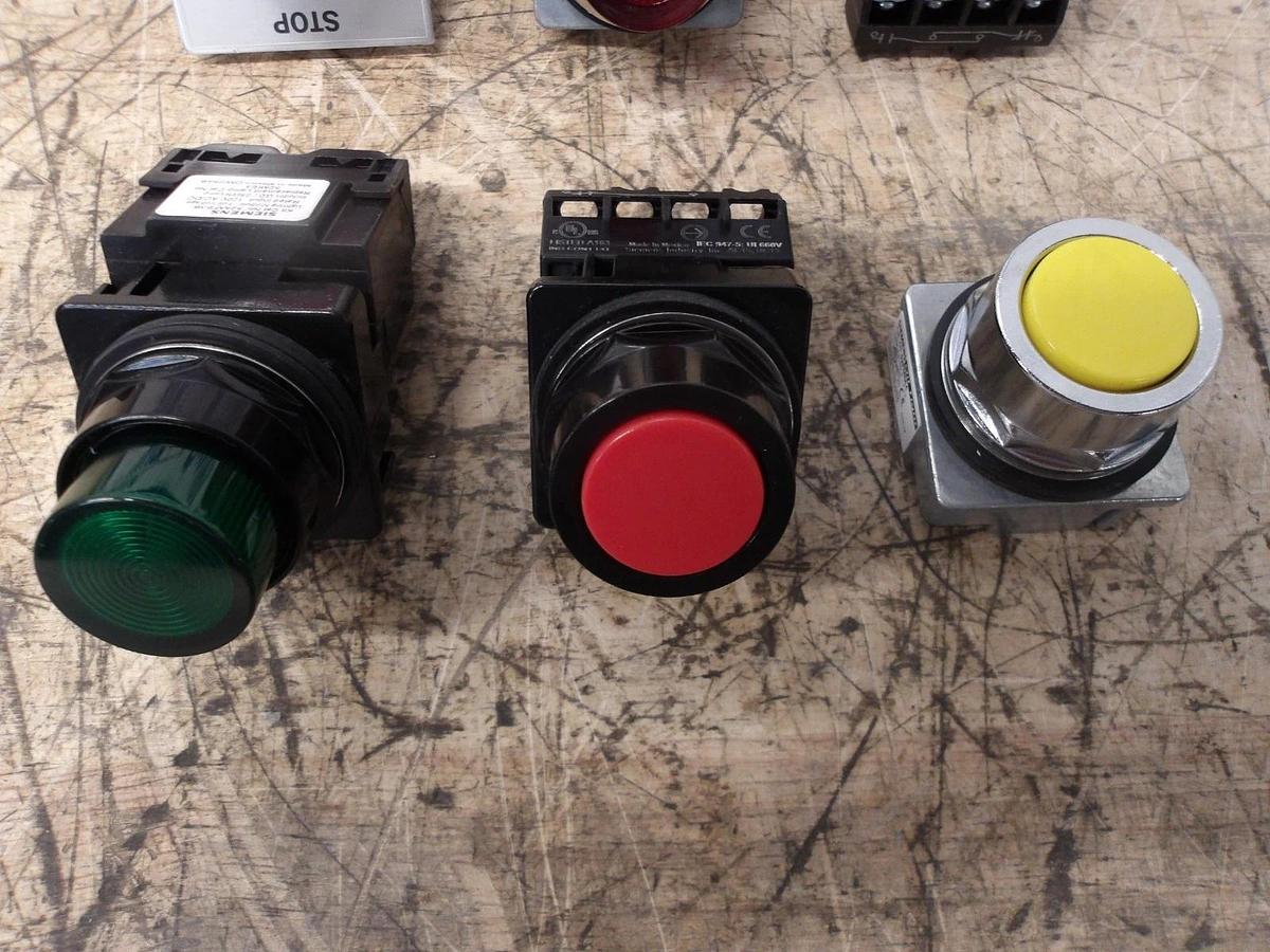 Used SIEMENS PUSH BUTTON & PILOT LIGHT BUTTON (LOT OF 6) #710115G NEW