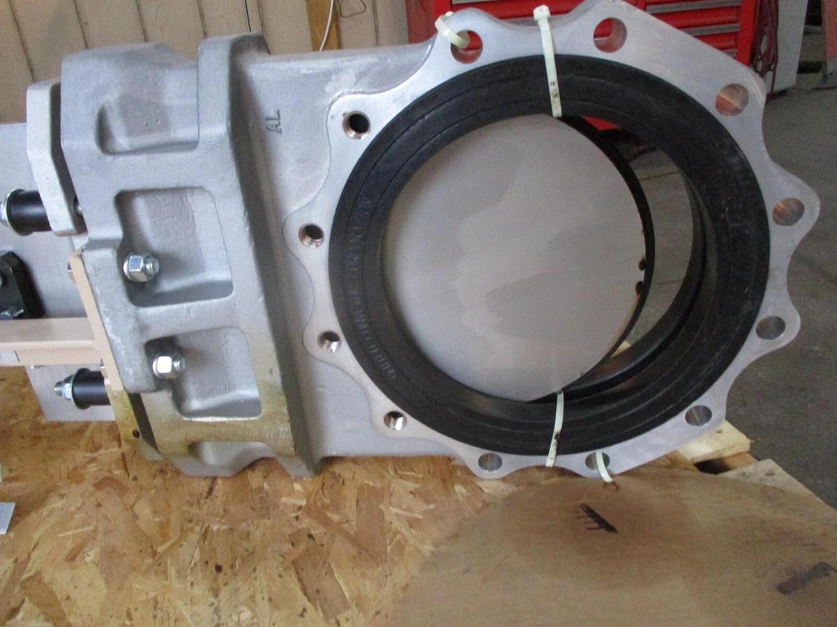 Used UNITED CONVEYOR 12" MANUAL KNIFE GATE VALVE, #410225J NEW