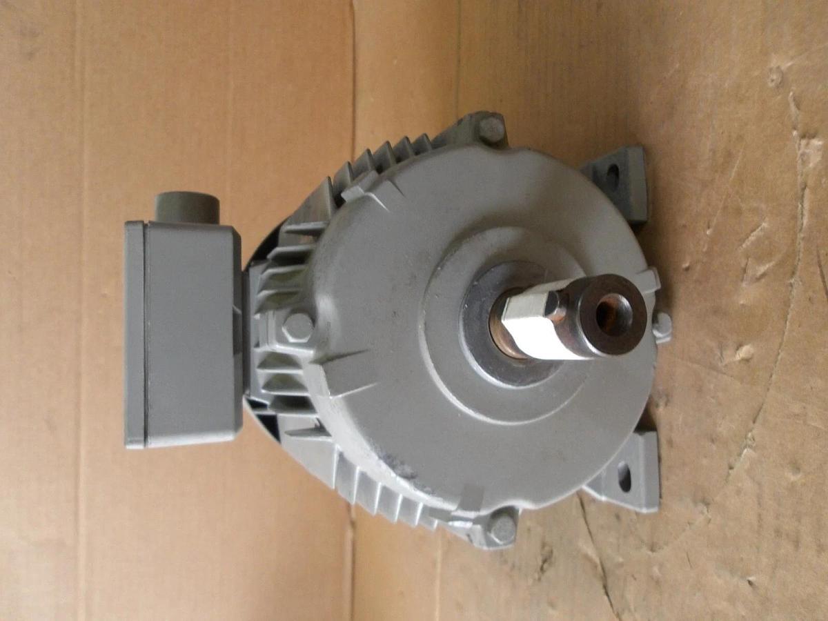 Used SIEMENS 1.3 KW MOTOR, FR 90L, 1120 RPM, 440-460 V, #11141040G NEW