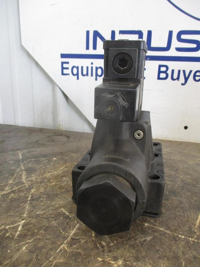 Used PARKER D61VW3CANYCE 75 HYDRAULIC DIRECTIONAL CONTROL VALVE, #826212J USED