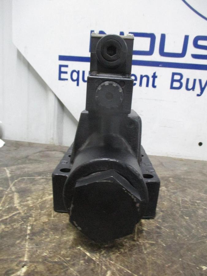 Used PARKER D61VW2C1Y40 HYDRAULIC DIRECTIONAL CONTROL VALVE, #8261029J USED