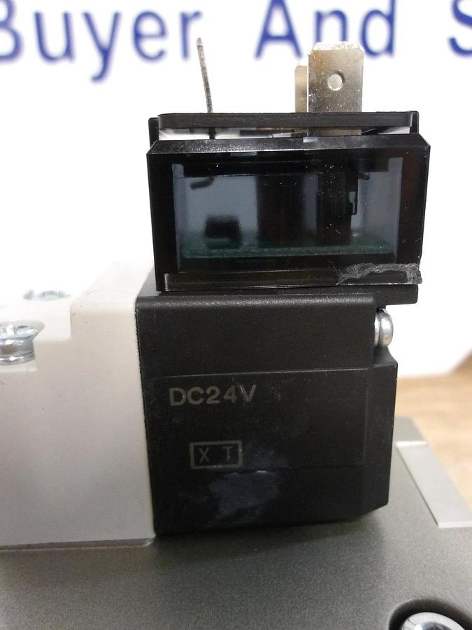 Used SMC VG342-5DZ-04NB SOLENOID VALVE 3/4", #530306G NEW