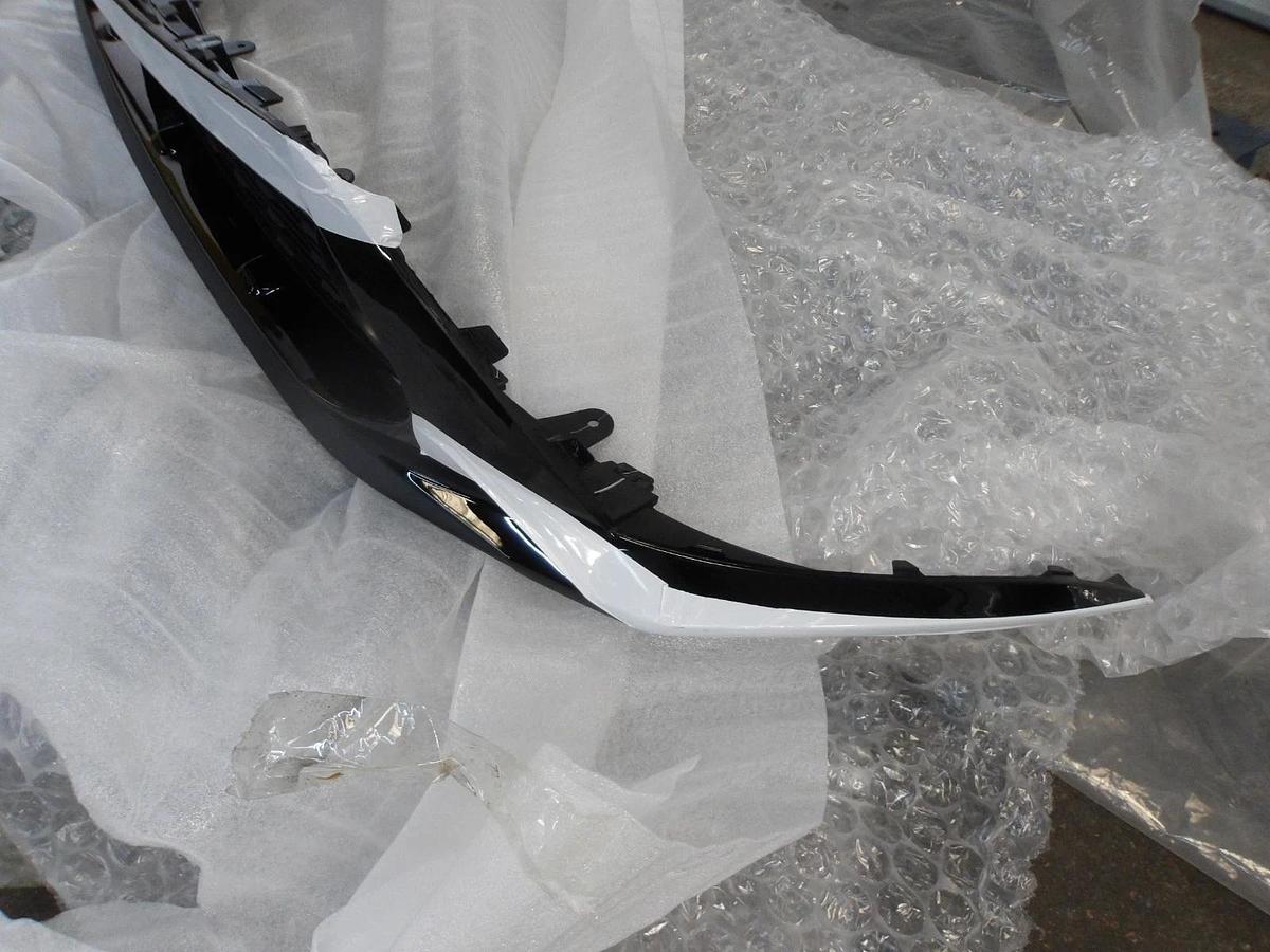 Used KIA 86530 M7020 GRILLE FRONT BUMPER COVER (BLACK), #926205G NEW (AS IS)