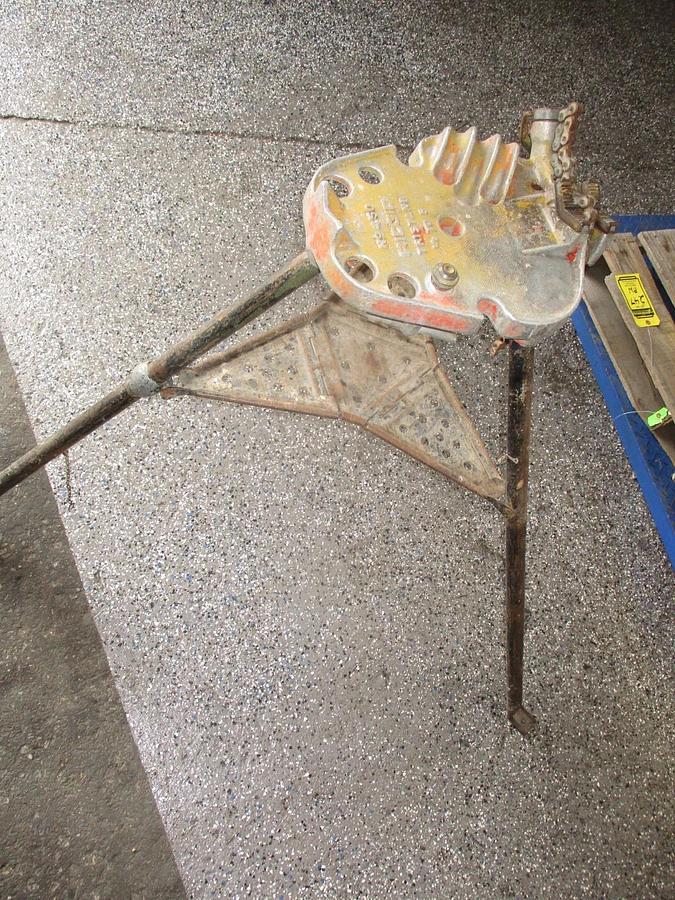 Used RIDGID NO. 450 TRISTAND 1/8" TO 5", #310138J USED