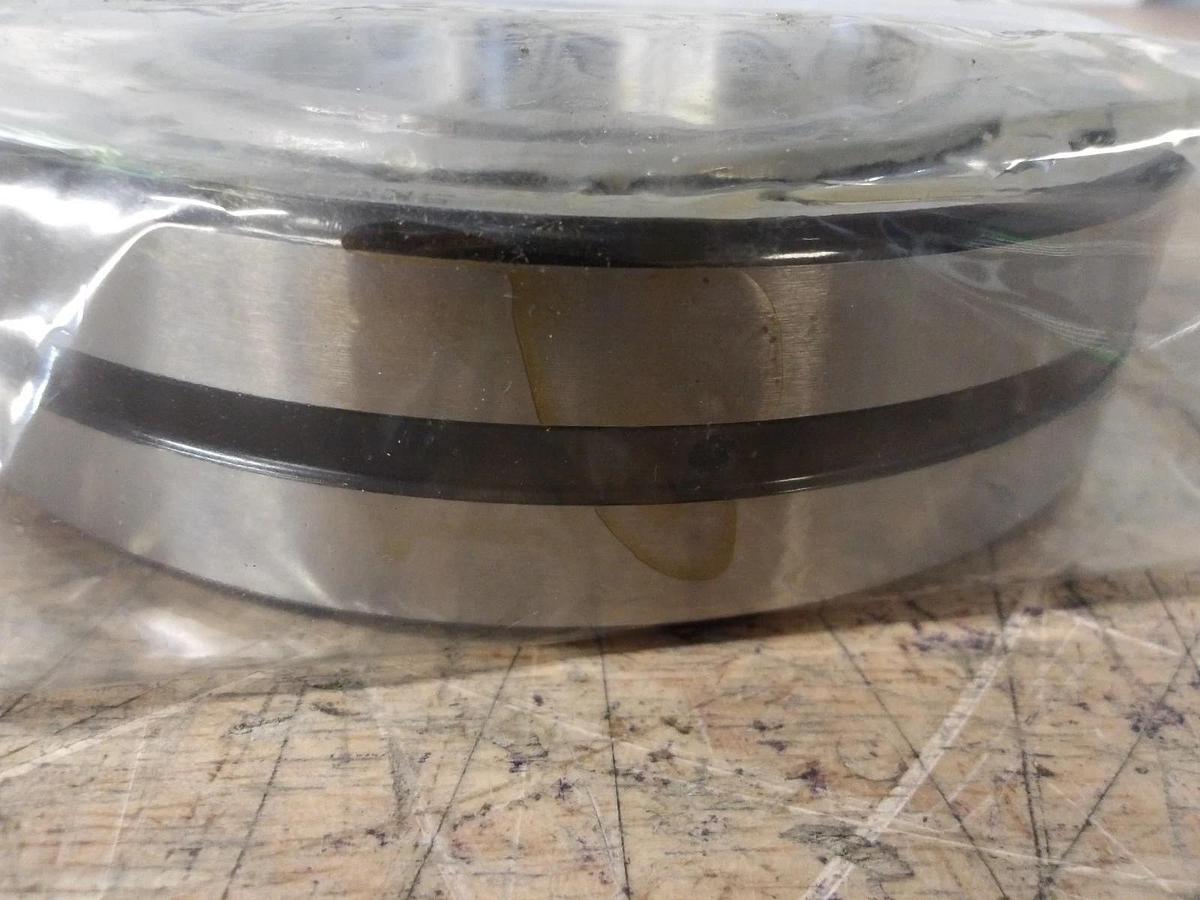 SKF EXPLORER 22216E SPHERICAL ROLLER BEARING 3.15IN/80MM BORE, #727126G NIB