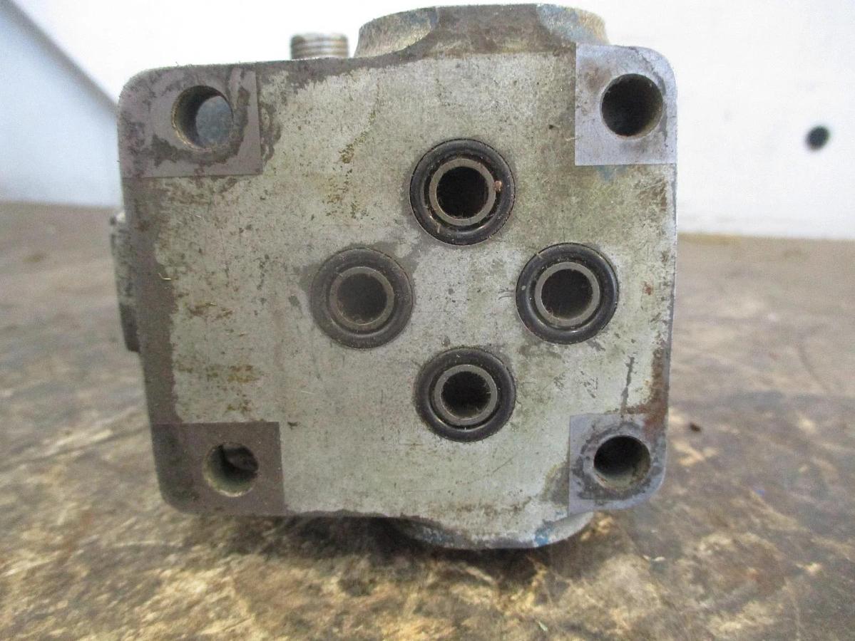 Used BENDIX 58V06-3A ELECTRO-HYDRAULIC SERVO VALVE, #8281016J USED