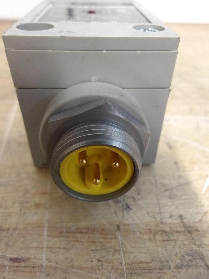 ALLEN BRADLEY 802PR-LAAE1 PROXIMITY SWITCH 102-132 V, #5301045G NIB