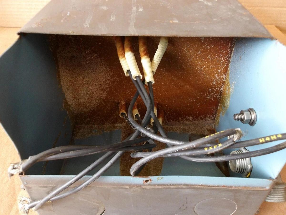 Used MAGNETEK 211-101 POWER TRANSFORMER, TYPE 2 INDOOR, 3 KVA, #910120G USED