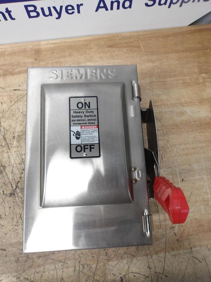 Used SIEMENS 30 AMP S/S SAFETY SWITCH 600/250 V, #7161214G NEW