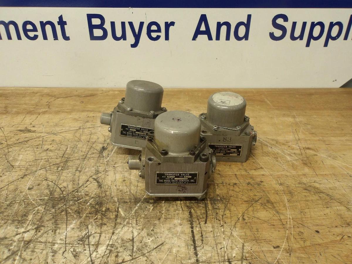 Used MOOG 4389-500084-6 TRANSFER VALVE (LOT OF 3) #8261053G USED